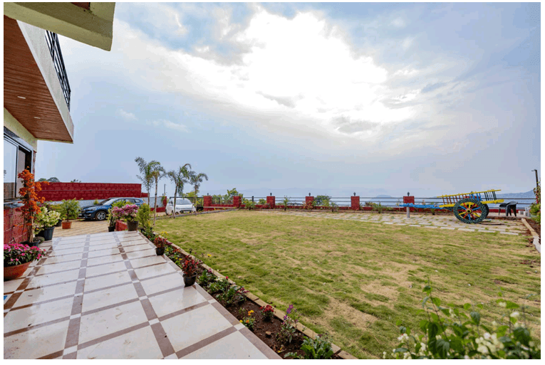 Lavish Escape Manor gallery image Large Private Pool in Near Mapro Garden, Mahabaleshwar